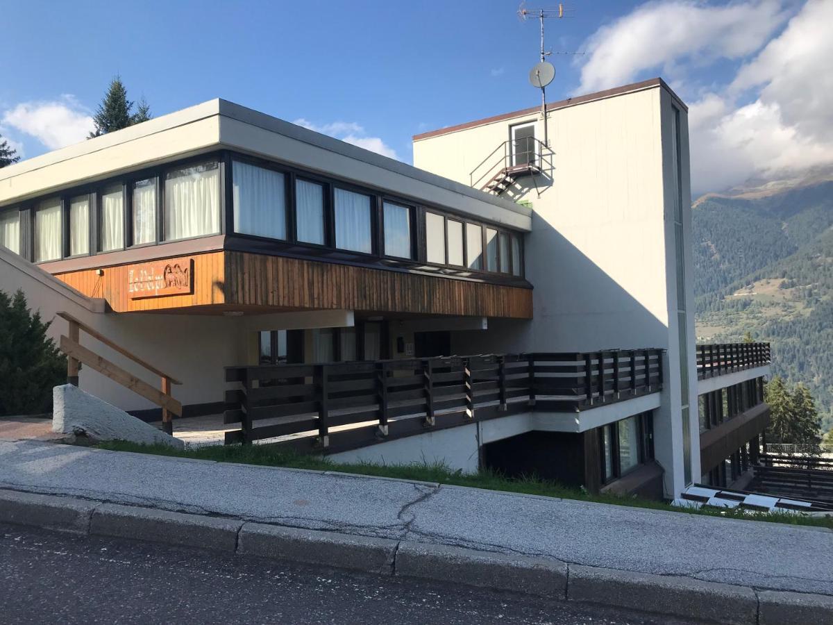 Le Volpi Marilleva 1400 Apartman Mezzana  Kültér fotó